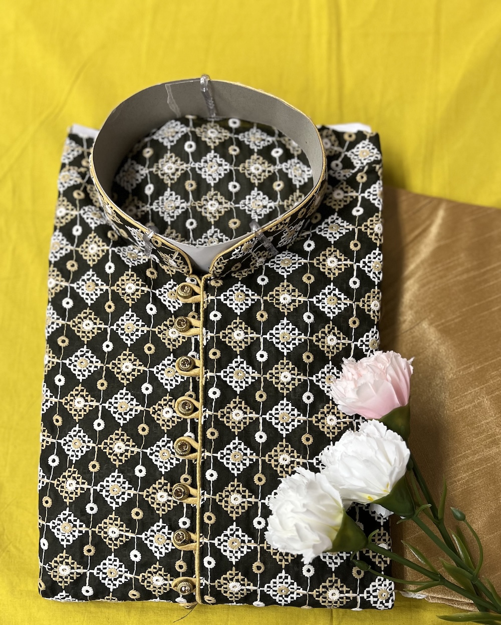 CHIKAN KARI KURTA PYJAMA BLACK AND WHITE COLOUR